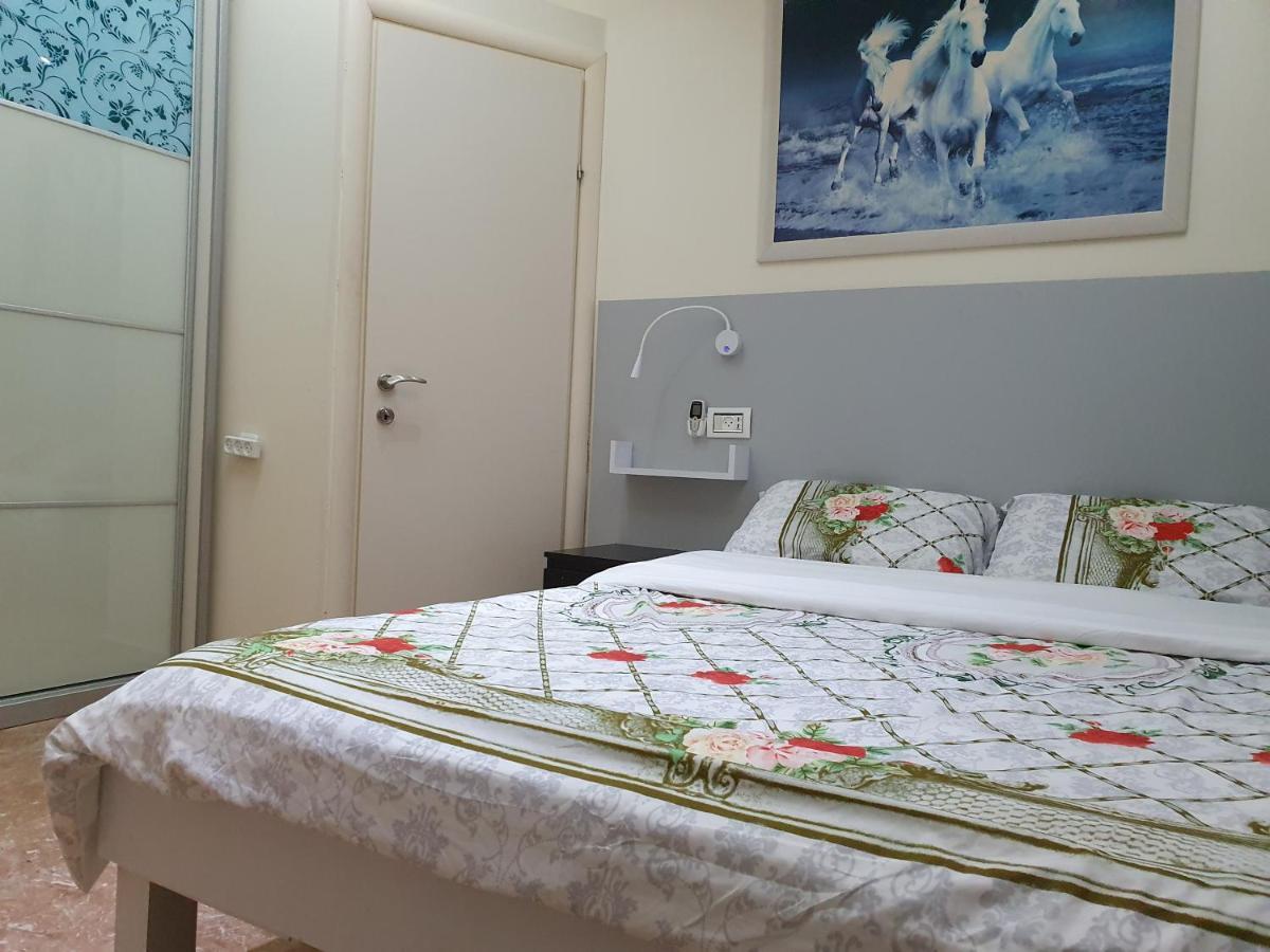 Ezore Yam Apartmens - Elmali'Akh St. 4 Bat Yam Ngoại thất bức ảnh