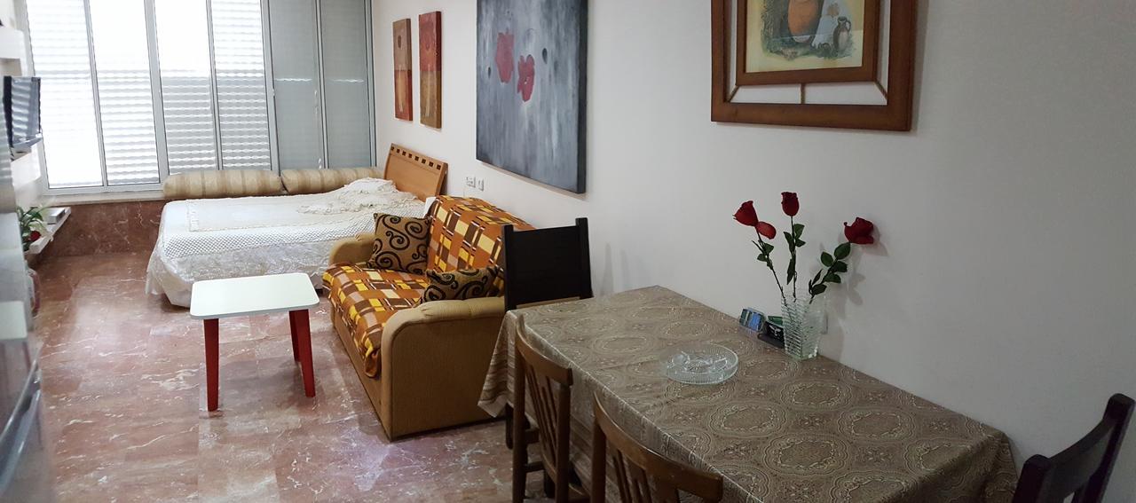 Ezore Yam Apartmens - Elmali'Akh St. 4 Bat Yam Ngoại thất bức ảnh