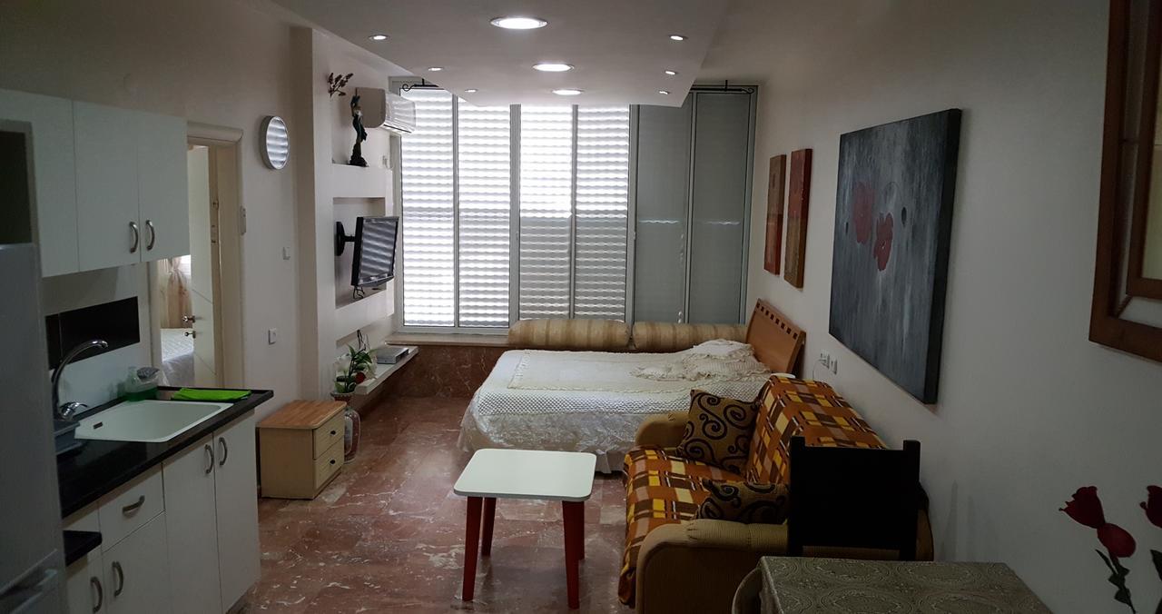 Ezore Yam Apartmens - Elmali'Akh St. 4 Bat Yam Ngoại thất bức ảnh